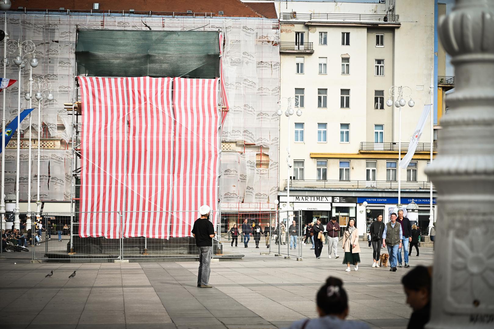 Razlog postavljanja skela je obnova spomenika koja bi trebala obuhvatiti čišćenje, zaštitu i sanaciju oštećenja nastalih protokom vremena i utjecajem vremenskih uvjeta. 