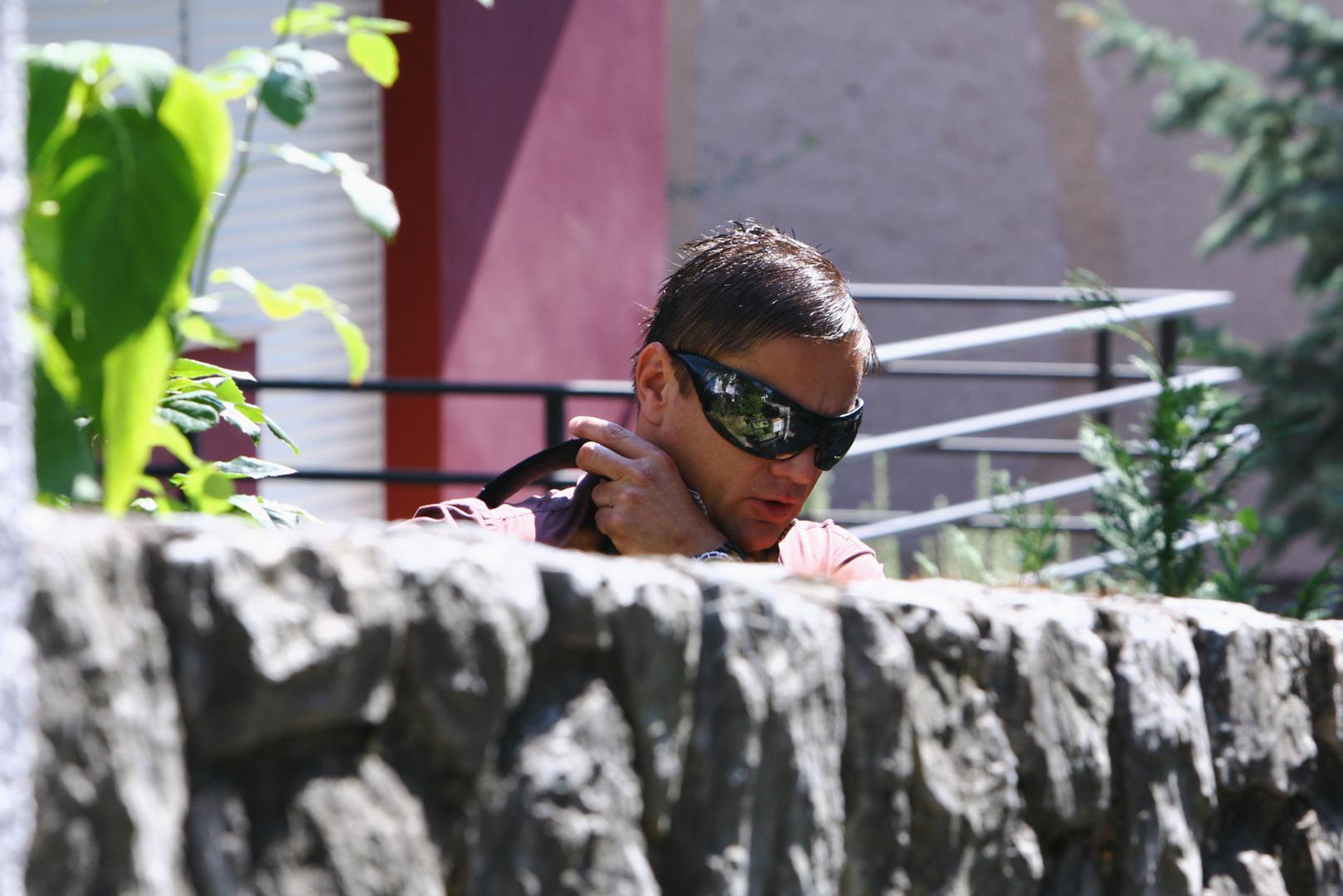 Njihov odnos pratile su burne zabave, javne svađe i brojni skandali. Zajedno su se pojavljivali u reality emisijama Farma i Gotovčevi, dok je Simona u to vrijeme pokušala započeti i glazbenu karijeru pjesmom Lova. Par je 2007. dobio kćer Gabrijelu, no brak je nakon njezina rođenja potrajao još samo tri godine.