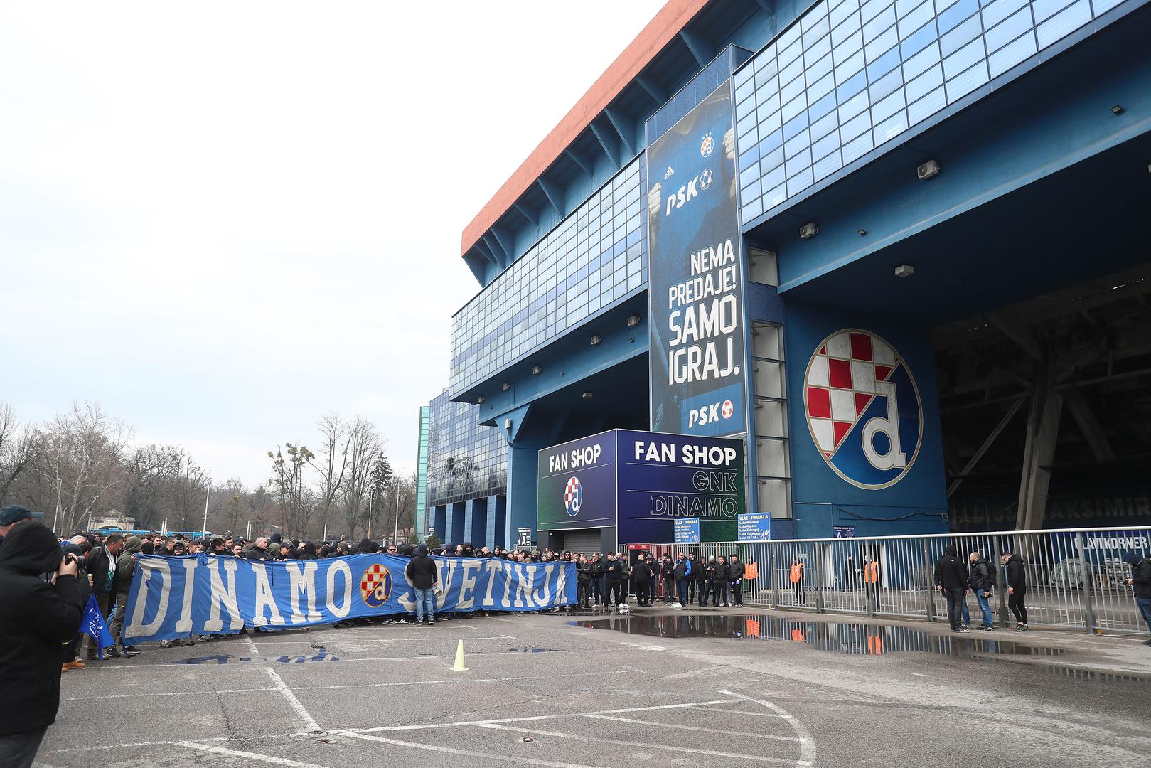 Borba je između aktualnog predsjednika Mirka Barišića koji želi još jedan mandat i favorit navijača, Velimira Zajca