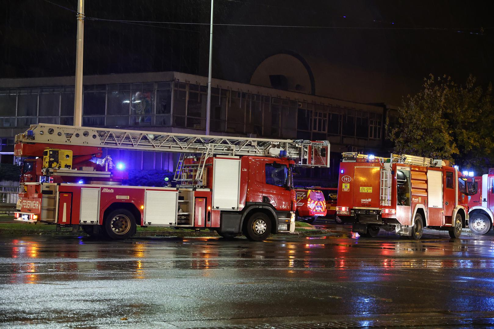 Vjesnikov neboder na adresi Slavonska avenija 4 visok je 67 metara. Desetljećima je bio nezaobilazan vizualni orijentir. Projektirao ga je Antun Ulrich 1957. godine. Gradio se od 1963. do 1972., kada je napokon primio svoje prve stanare. Inspiriran američkim poslovnim zgradama, ponajviše njujorškim neboderom Lever House, u trenutku dovršetka bio je jedan od najsuvremenijih u Europi. Njegova fasada od reflektirajućeg stakla u smeđim i narančastim tonovima priskrbila mu je popularni nadimak "Čokoladni toranj"