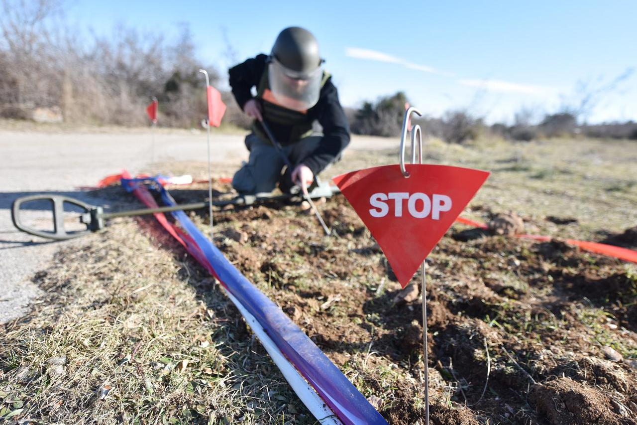 Dragiši?i: Po?etak radova na razminiranju poljoprivrednih površina
