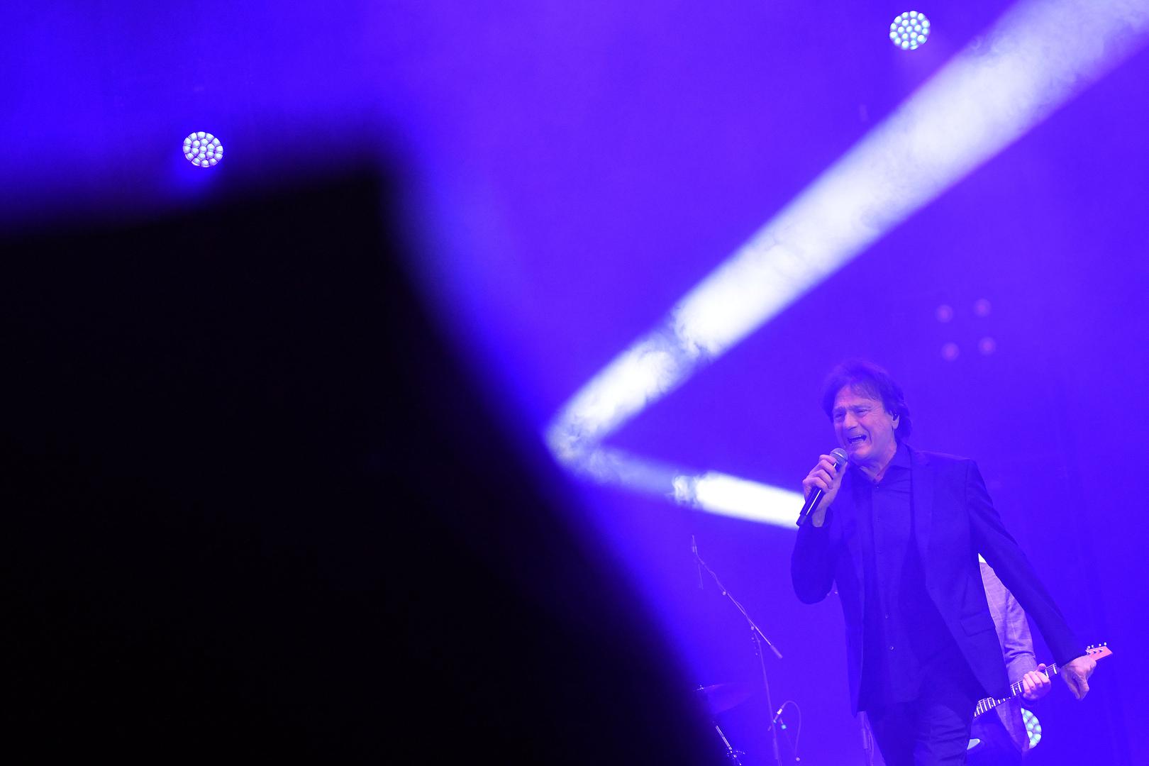 Ne čudi, stoga, ni da su upravo koncerti povodom Dana žena, jedni od najtraženijih Čolićevih koncerata, što potvrđuje i činjenica da su ulaznice za večerašnji varaždinski koncert bile rasprodane u svega pet dana, i to čak mjesec i pol dana unaprijed. Upravo zbog velikog interesa, Varaždin sutra očekuje još jedan, također odavno rasprodani, koncert.