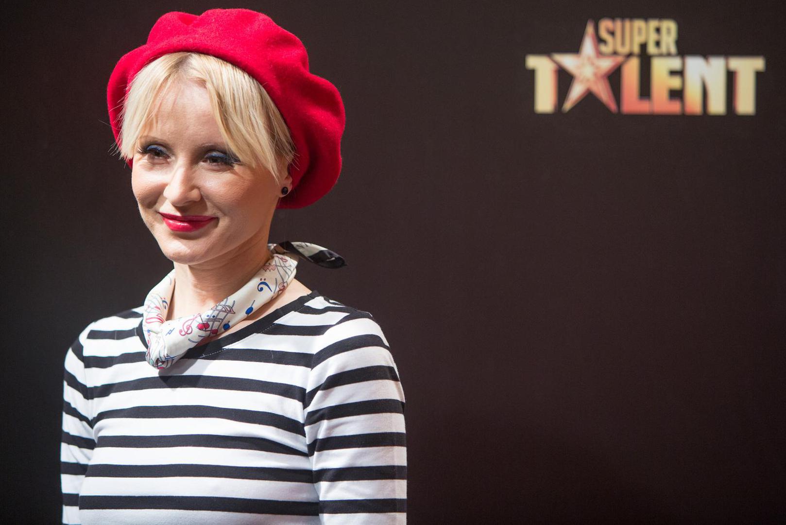 A pamtimo je i kao članicu žirija showa Supertalent. 