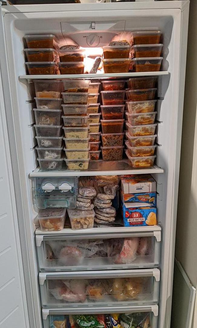 Ljudi su zbog straha od koronavirusa počeli kupovati namirnice za zalihe, kako u svijetu, tako i u Hrvatskoj. 
