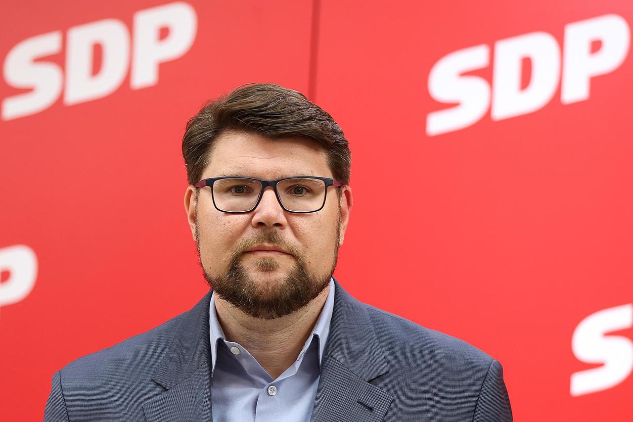 Zagreb: Izvanredna konferencija za medije predsjednika SDP-a Pe?e Grbina 