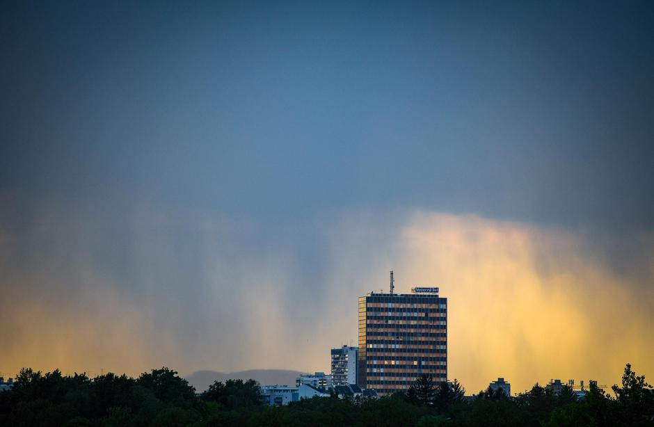 U ranim večernjim satima građane iznendaio pljusak