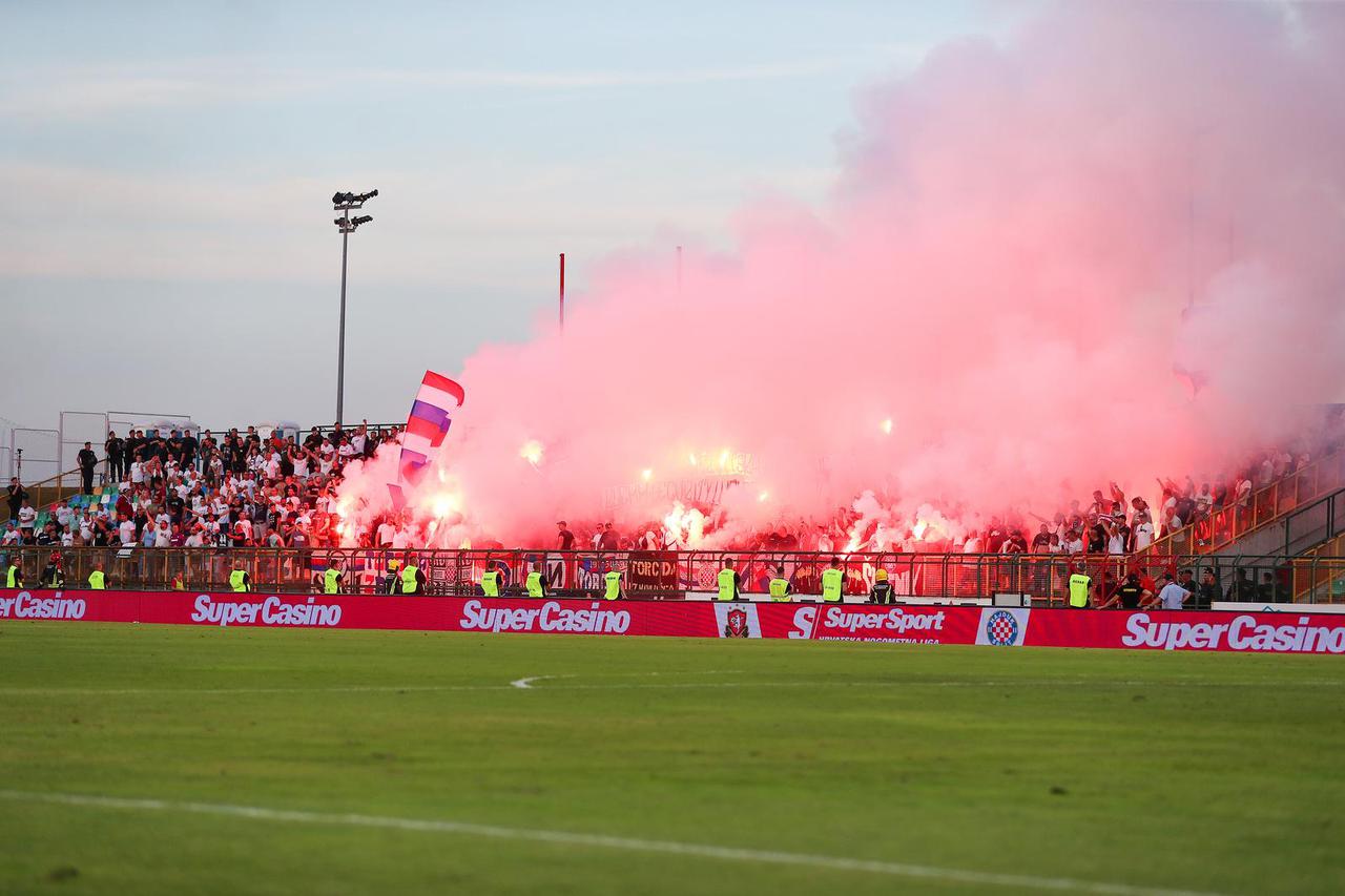 Navija?i na tribinama prate susret Gorice i Hajduka