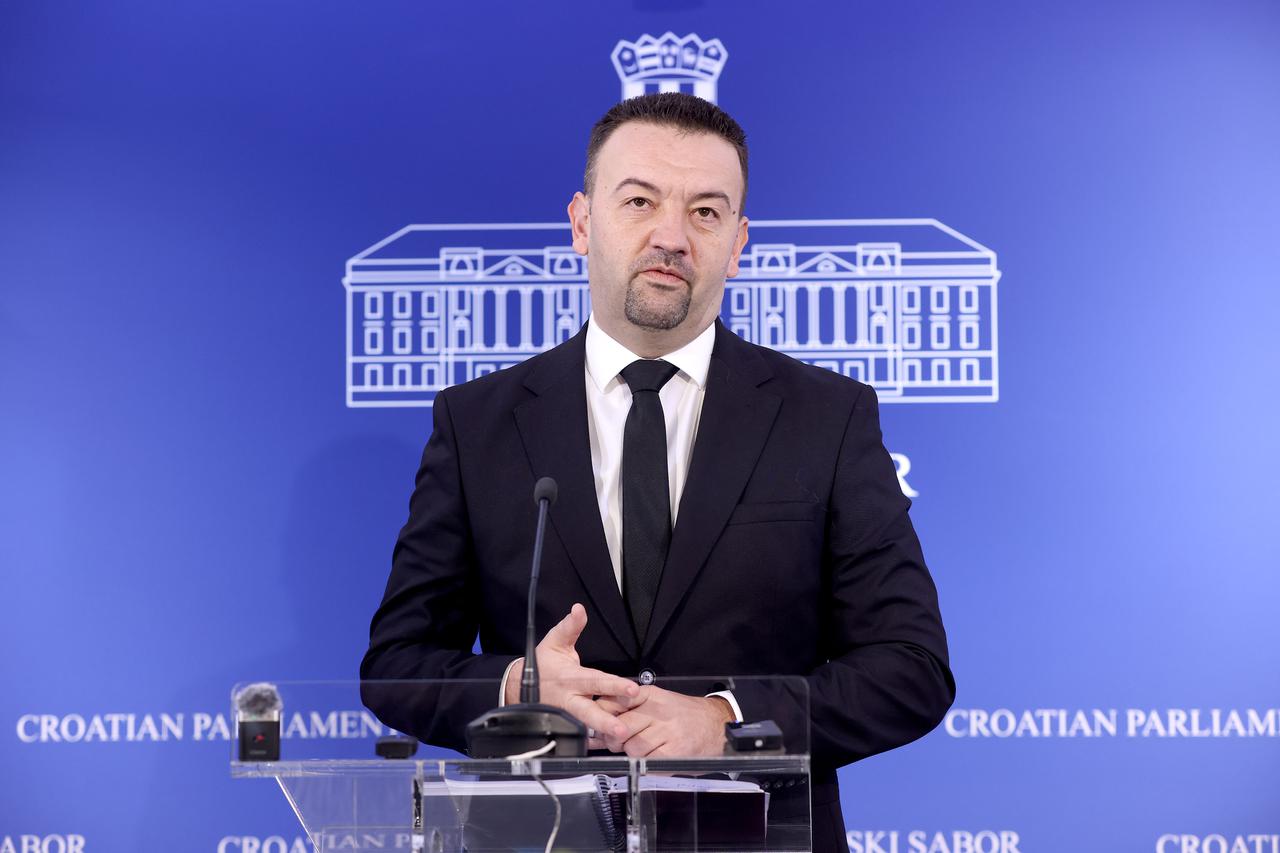 Marijan Pavliček: 'Čak šest zastupnika većine glasovalo je protiv interesa  građana i djece Vukovara' - Večernji.hr