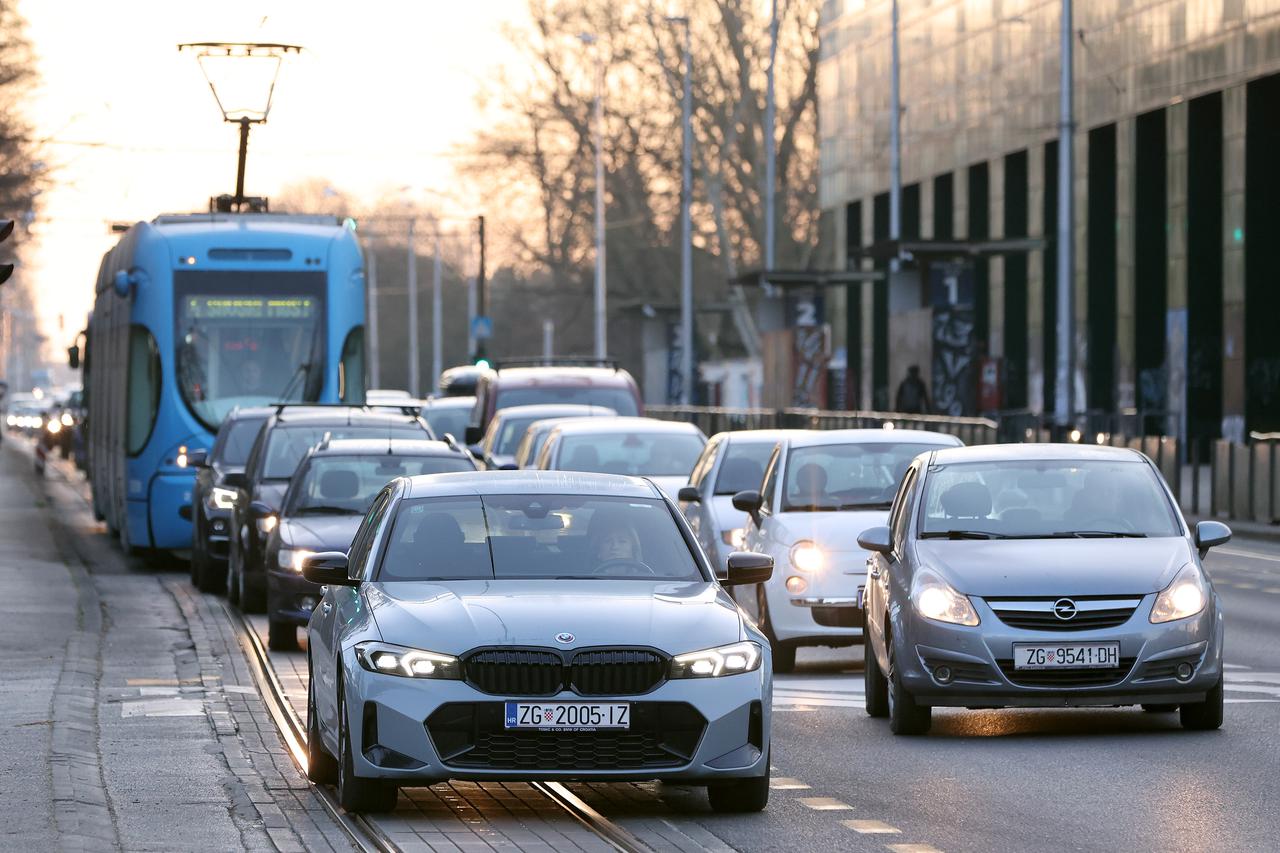 Zagreb: Jutarnja špica na Maksimirskoj
