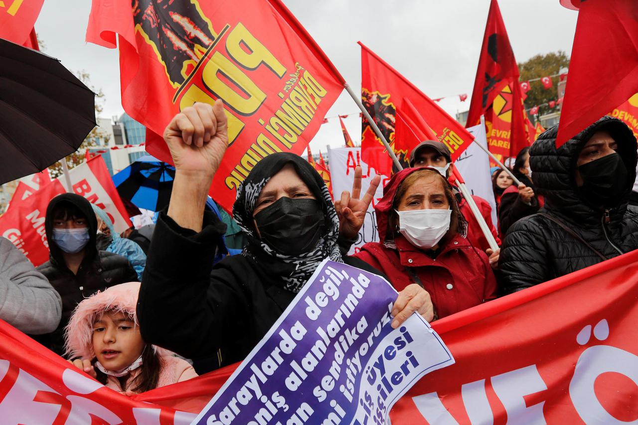People protest for the rights of workers in Istanbul