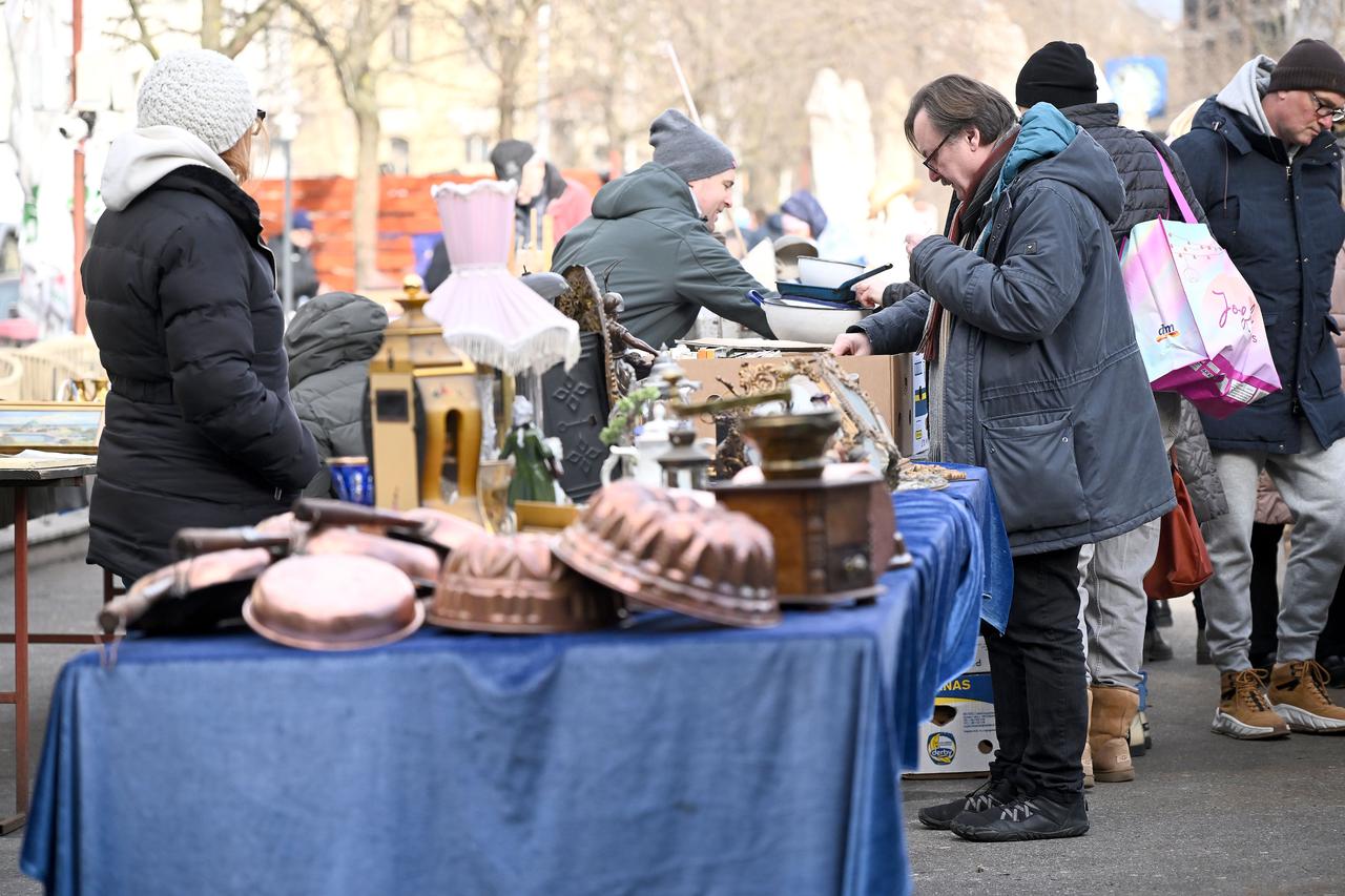 Zagreb: Tradicionalni sajam antikviteta na Britanskom trgu