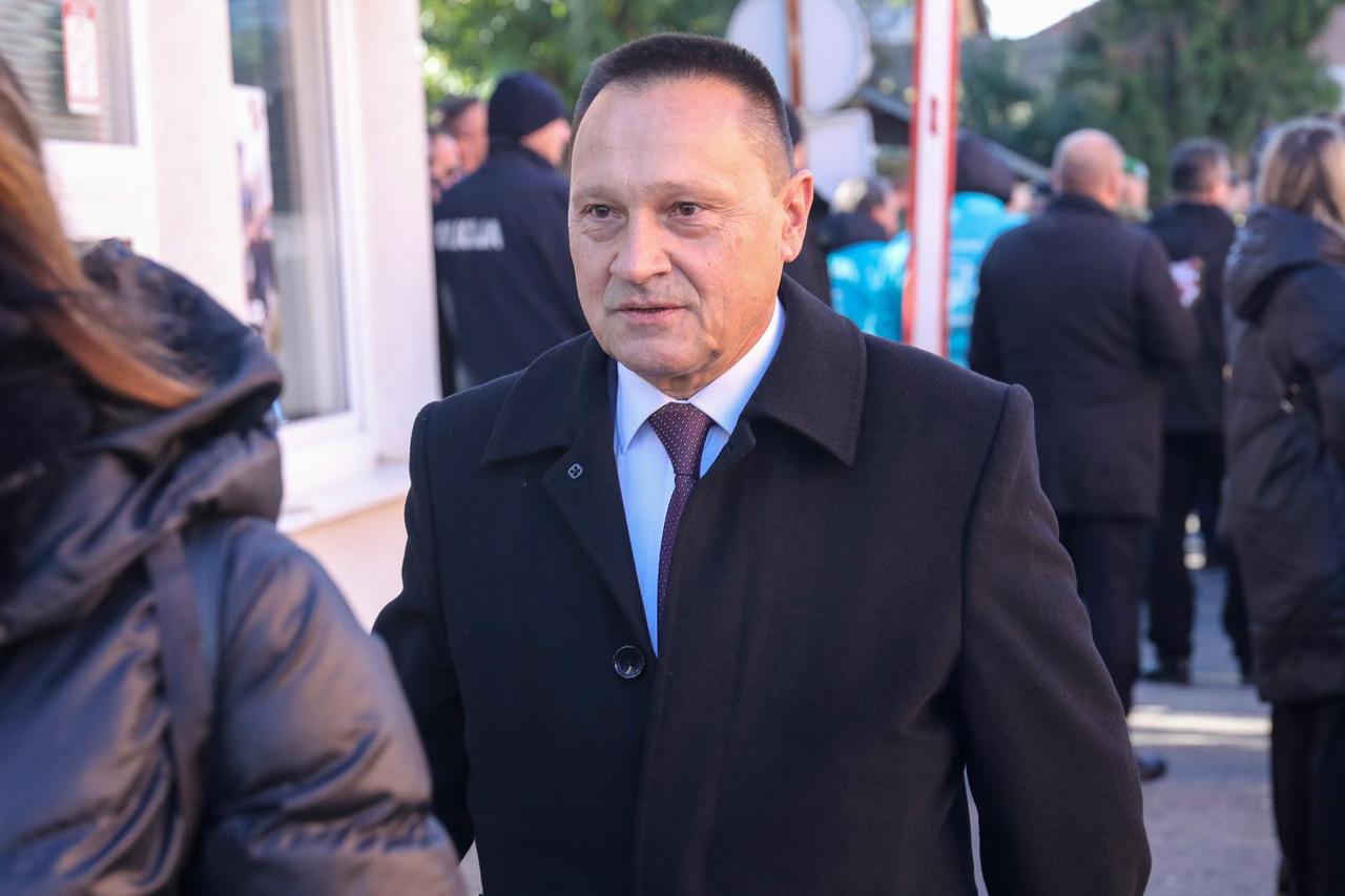 Vukovar: Okupljanje ispred Memorijalne bolnice uoči početaka obilježavanja Dana sjećanja na žrtvu Vukovara i Škabrnje