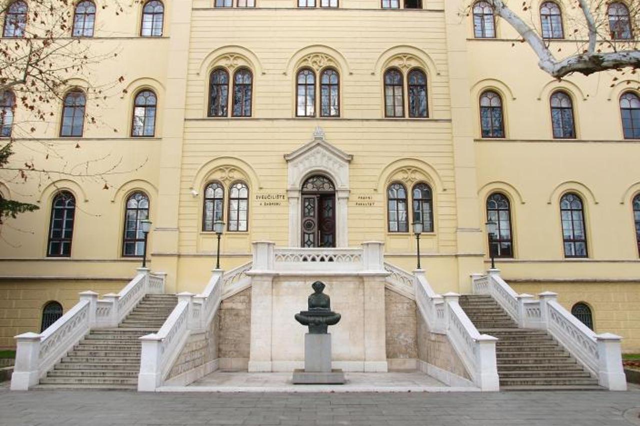 '25.01.2011., Zagreb - Ulaz na kojem je onemogucem pristup osobama s invaliditetom. Pravni fakultet Sveucilista u Zagrebu.  Photo Tomislav Miletic/PIXSELL'