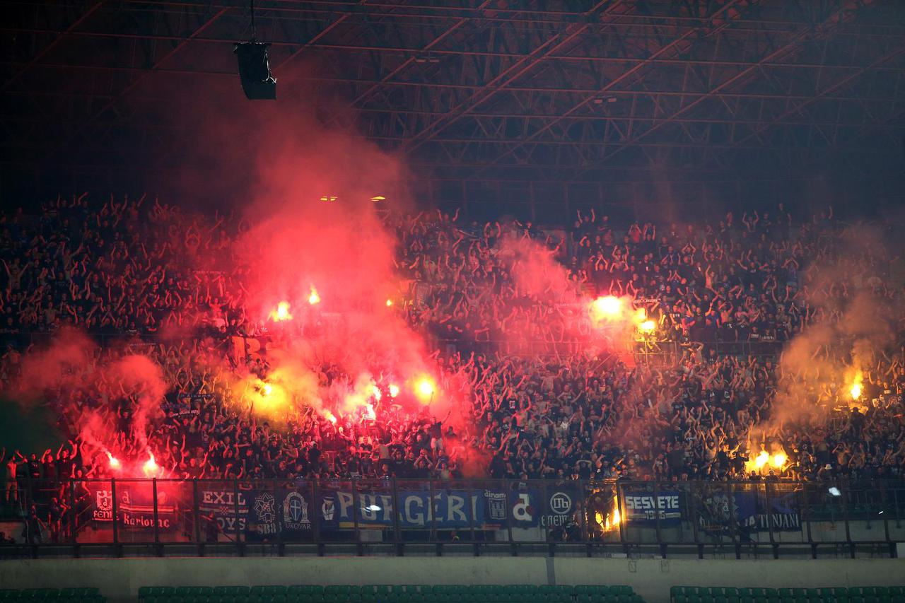 Atmosfera na San Siru na utakmici UEFA Lige prvaka između Milana i Dinama