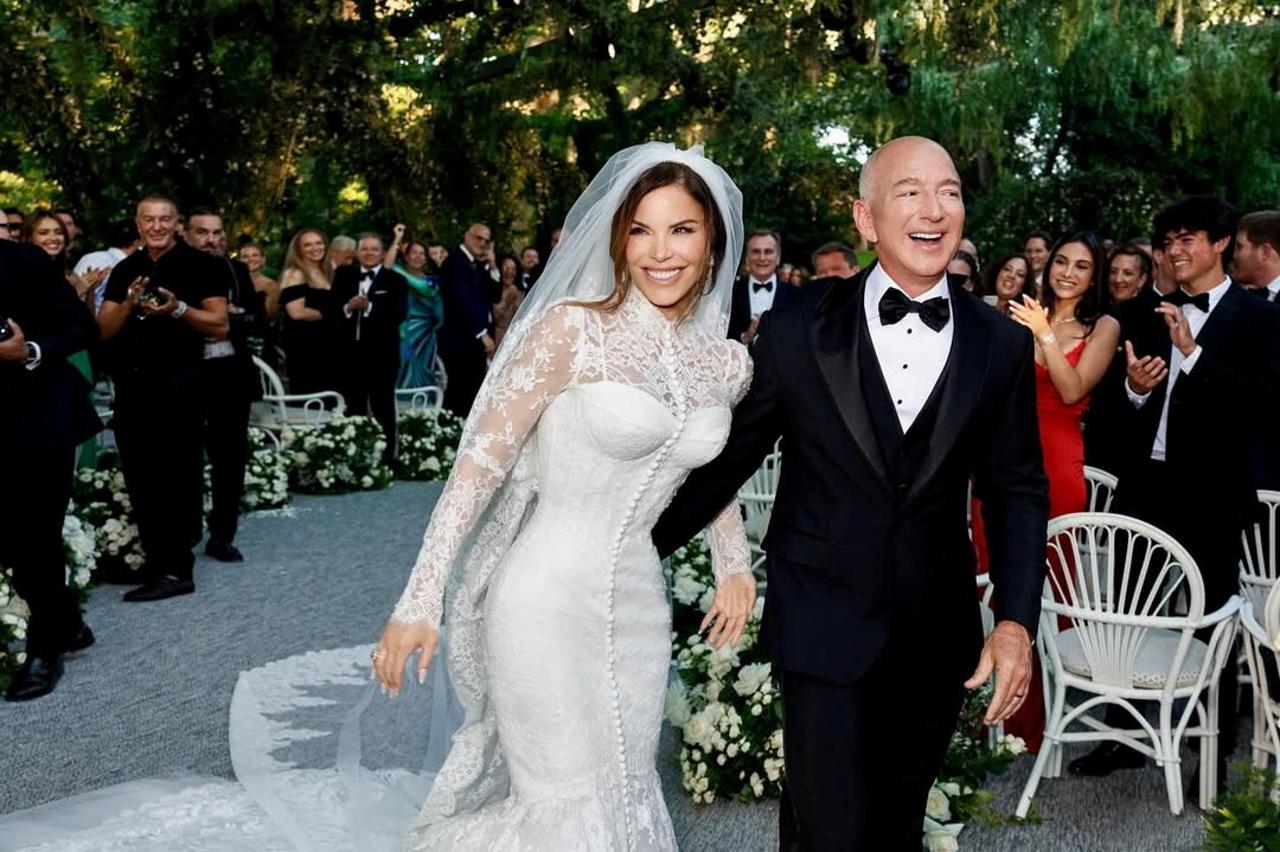 Lauren Sanchez Bezos shares photo of wedding to Amazon founder Jeff Bezos