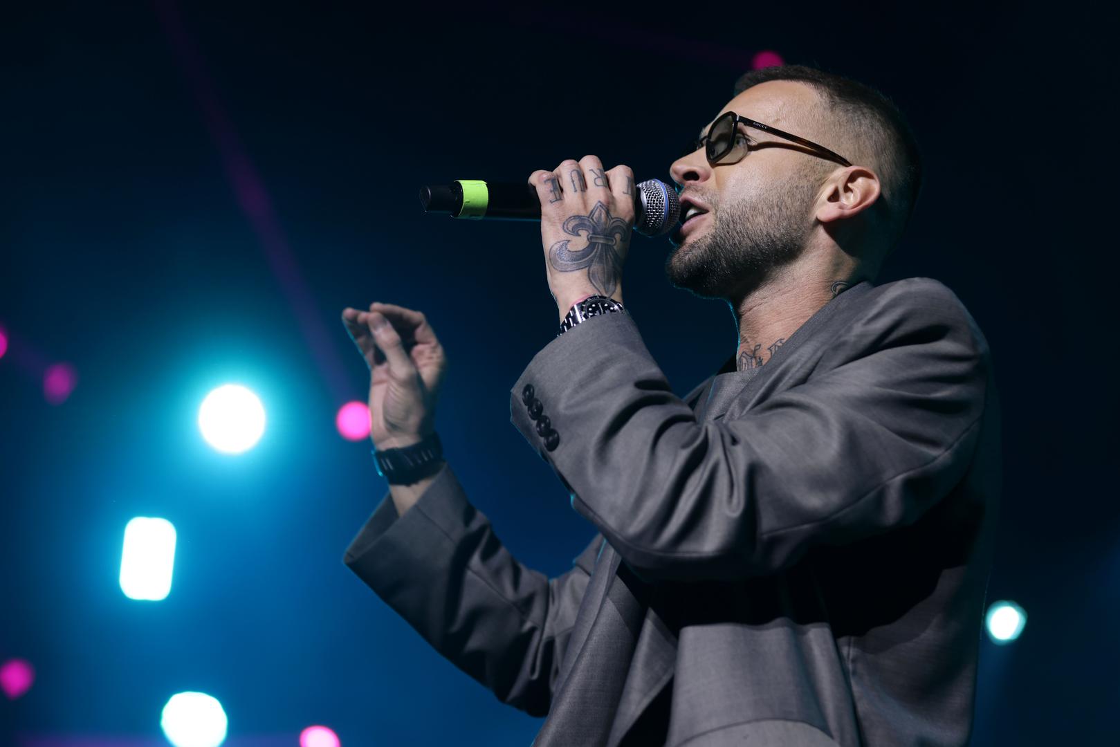 Frontmen Vladan Savić nije skrivao koliko mu znači prvi susret s domaćom publikom. "Prvi put u životu smo ovdje. Prvi put stojimo pred vama, s našom glazbom i svim onim što smo godinama stvarali. A sad vidim, vrijedilo je. Zagreb, vrijeme je da se upoznamo...", poručio je Savić. 