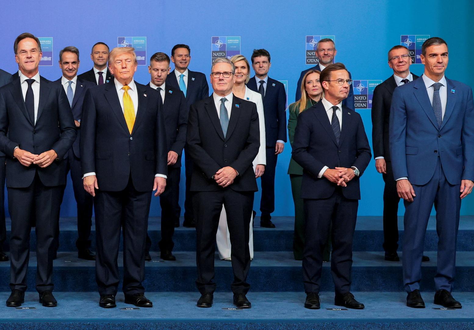 Na toj prvoj fotografiji hrvatski predsjednik Zoran Milanović našao se u gornjem redu, na bočnoj poziciji, gotovo na rubu kadra.