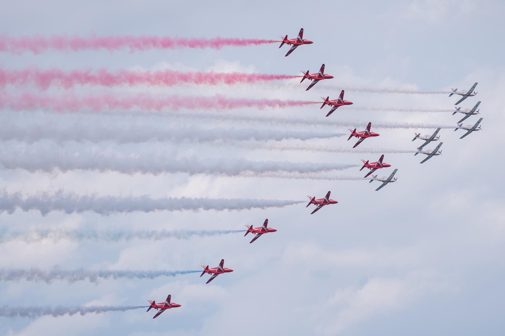 Skupine su jubilarnu godinu obilježile zajedničkim, formacijskim letom iznad priobalnih gradova Zadarske županije, Biograda na Moru, Zadra i Vira, u vremenu od 08:40 do 09:20.
