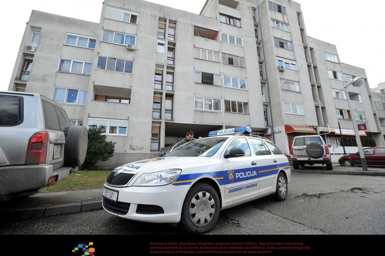 '26.02.2012., Peruanska 2, Zagreb - Zena tridesetih godina nadjena je mrtva u stanu na prvom katu sa tragovima nasilja pa policija sumnja u ubojstvo. Ocevid je u tijeku.  Photo: Goran Stanzl/PIXSELL'