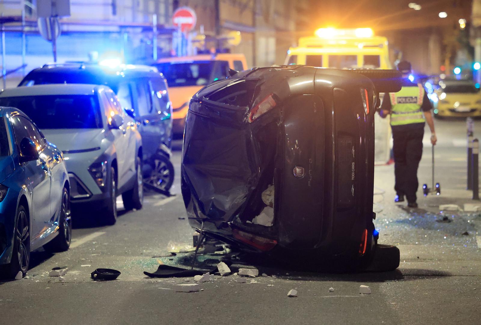  Na teren su izašli vatrogasci koji su ga izvukli iz prevrnutog vozila, a potom je s lakšim ozljedama prevezen u bolnicu