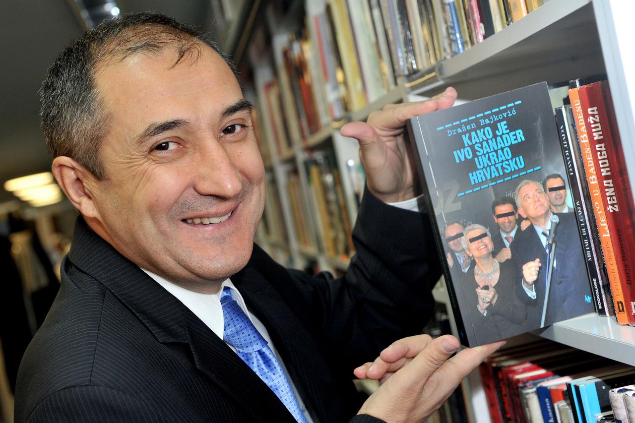 25.11.2011., Zagreb - U knjiznici Bogdan Ogrizovic odrzala se promocija knjige Drazena Rajkovica 