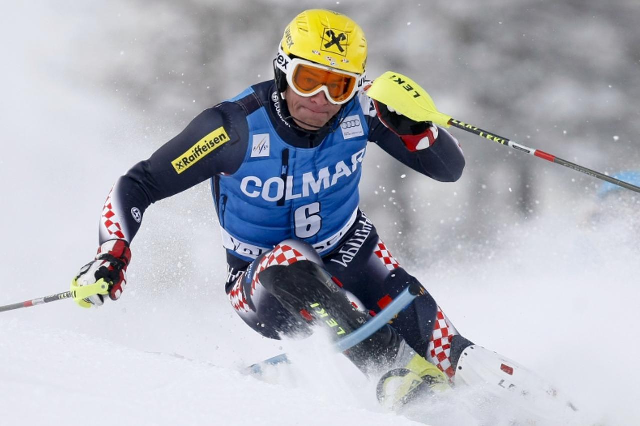 'Ivica Kostelic of Croatia skis during the first leg in the men's World Cup Slalom skiing race in Val d'Isere, French Alps, December 8, 2012.    REUTERS/Emmanuel Foudrot (FRANCE - Tags: SPORT SKIING