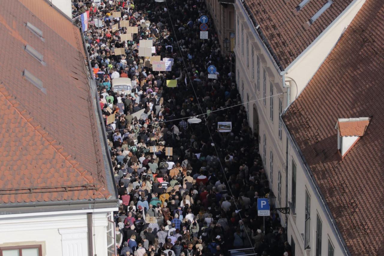 Zagreb: Prosvjed lijevo-liberalne oporbe: "Dosta je! Idemo na izbore!"