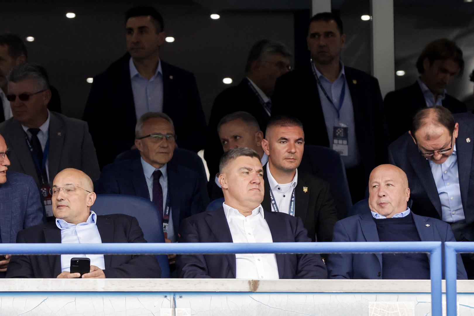 Na prvoj utakmici finala Hrvatskog nogometnog kupa svečanu ložu u Maksimiru pohodila su brojna ugledna lica iz hrvatskog javnog života