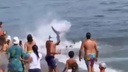 VIDEO Prizor na plaži prestravio kupače: Mislili da im se približava morski pas, a onda su vidjeli što je zapravo u moru