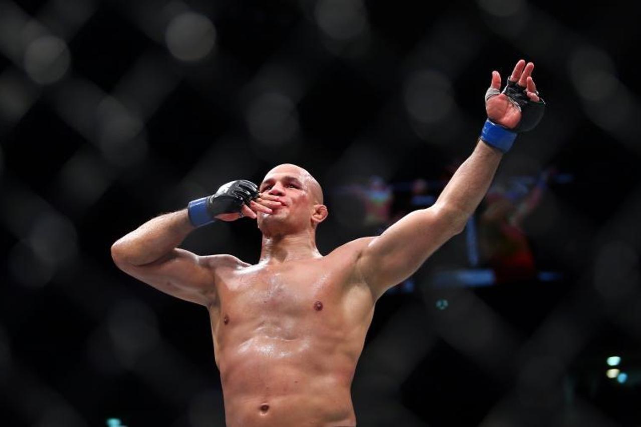 Ben Rothwell vs. Junior Dos Santos