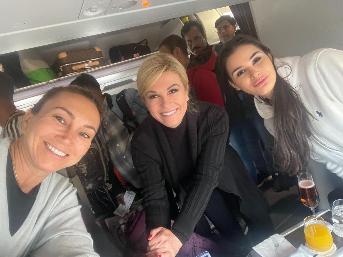 Objavom je željela podijeliti i trenutke koje ranije nije stigla objaviti, zahvaliti obitelji, prijateljima i svima koji su je podržavali, te pokazati kako su putovanja oblikovala njezin profesionalni i osobni život.