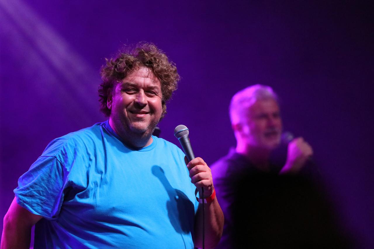 Ernestinovo: Koncert splitske grupe TBF na 52. Koloniji kipara naivaca