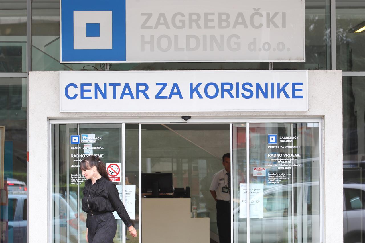 20.08.2013., Zagreb -  Zagrebacki holding, Centar za korisnike u Ulica grada Vukovara 41.  Photo: Zeljko Lukunic/PIXSELL