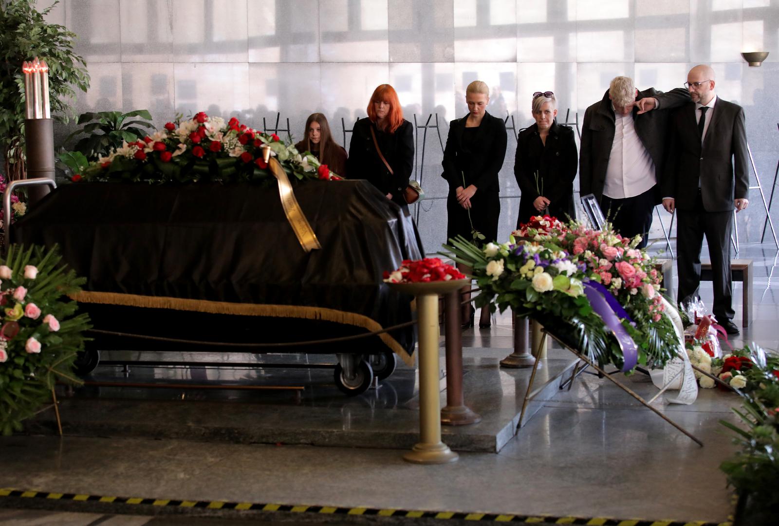 Poznata po iznimnoj energiji, Velkovska je ostvarila brojne televizijske i filmske uloge, kao i one u kazalištu "Kerempuh", a pjevala je i šansone na hrvatskom, makedonskom, francuskom, njemačkom i talijanskom jeziku.