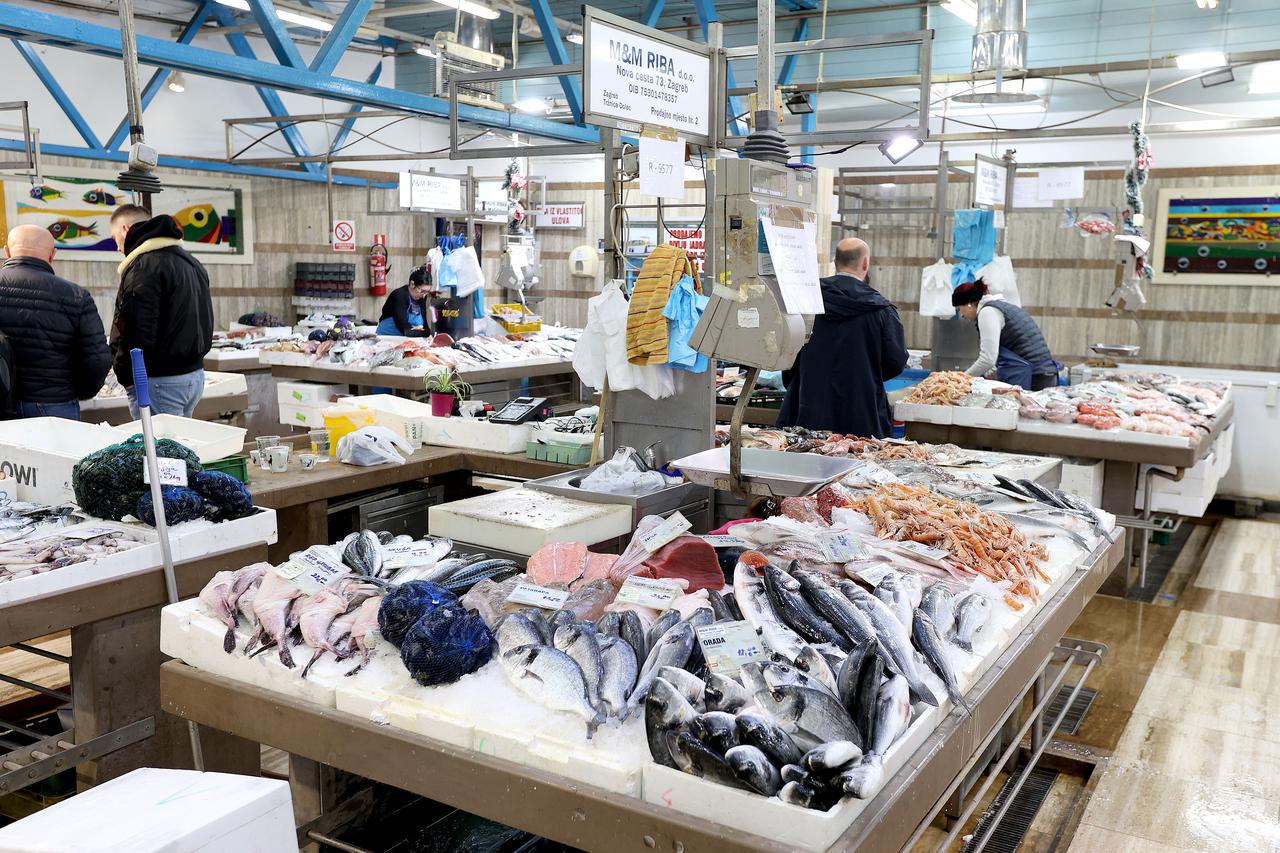 Zadar: S prvim danom nove godine konobaru se može ostaviti napojnica i putem kartice 