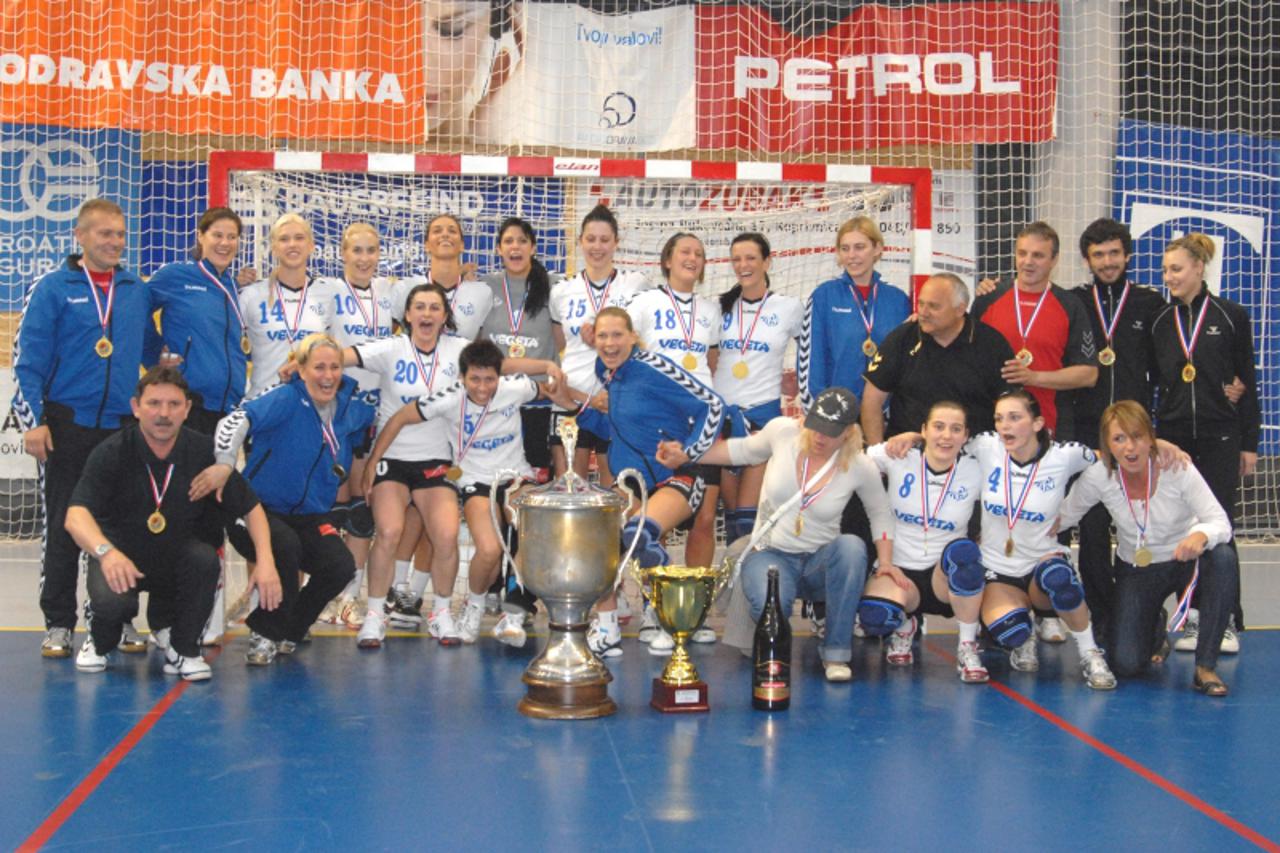 'pod 21. 10. 2009.Koprivnica hoci lise i ubuduce ponoviti ovakovi uspjesi kluba rk podravka koprivnica Photo: Josip Maljak/ Vecernji list'