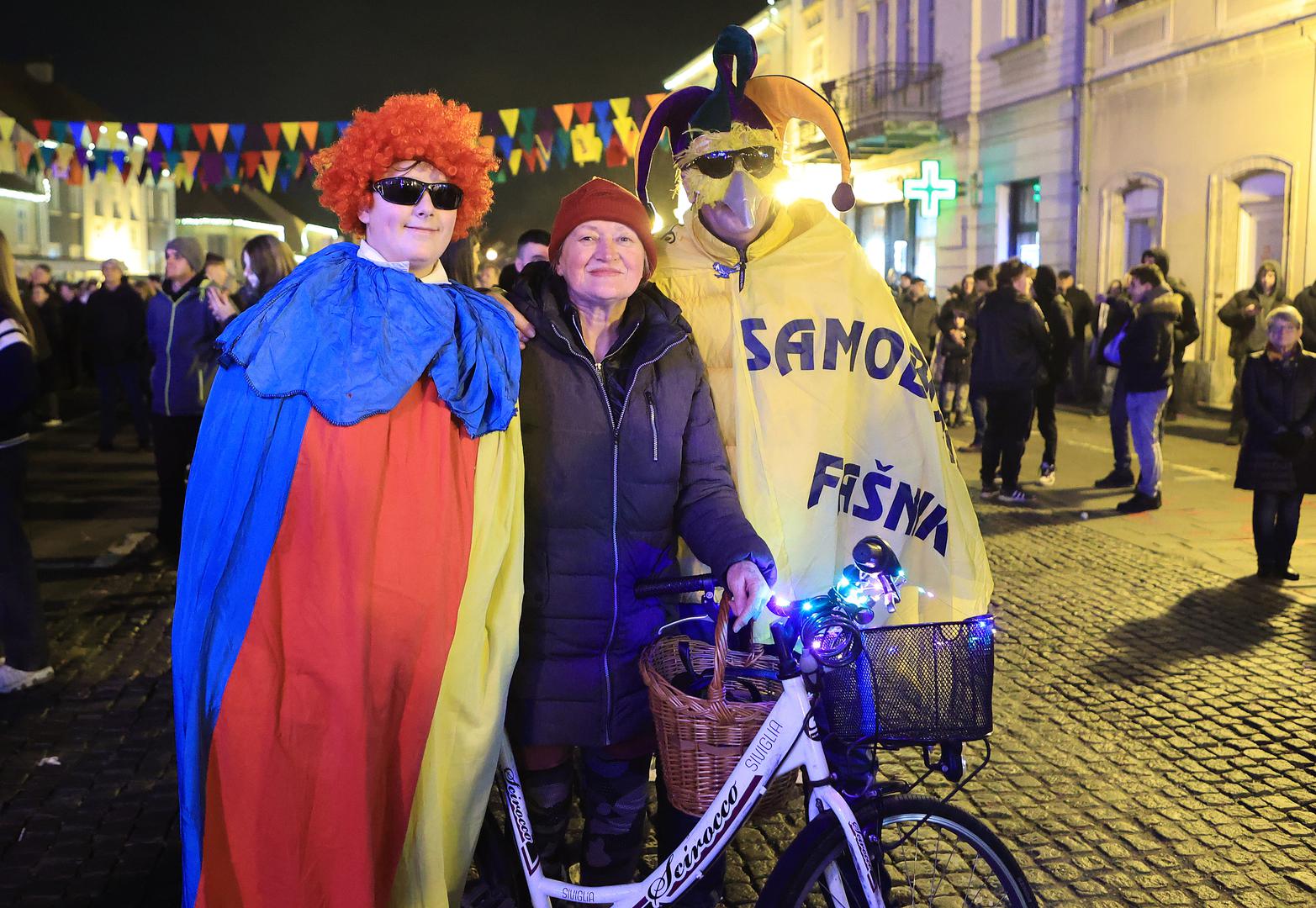Sutra će s istog mjesta maskiranu publiku zabaviti Mate Bulić, a dan kasnije Đani Stipaničev, Marko Škugor, Vladimir Garić te Marko Pecotić, poznatiji kao "4 tenora". 