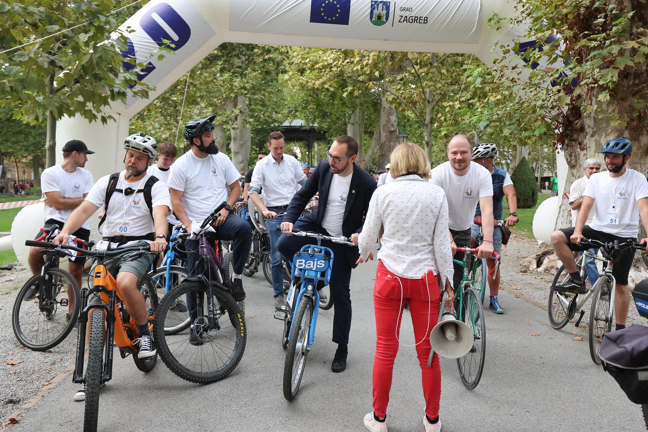 Zadar: Na nekoliko lokacija u gradu mogu se iznajmiti električni romobili