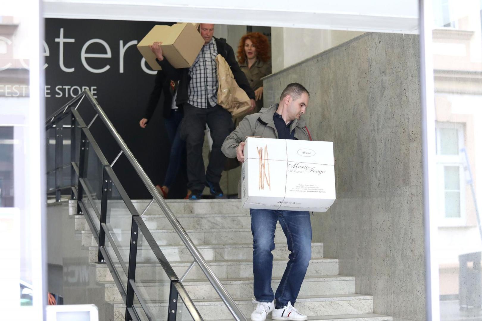 20.05.2020., Zagreb - Ana Karamarko izlazi u pratnji policije iz prostorija tvrtke Drimia. U ranim jutarnjim satima istrazitelji PNUSKOK-a su poceli pretrazivati poslovne prostore tvrtke Drimia Ane Karamarko, supruge bivseg potpredsjednika Vlade i bivseg celnika HDZ-a Tomislava Karamarka. Photo: Patrik Macek/PIXSELL