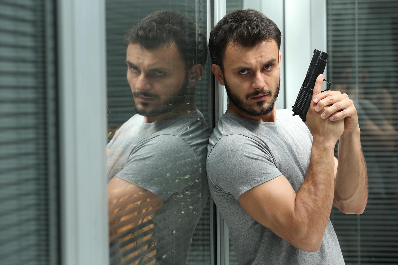 19.09.2014., Zagreb - Mjesto Zlocina, nova kriminalisticka serija koja se ovih dana snima na zagrebackim lokacijama. Glavne uloge povjerene su Andreju Dojkicu, Csilli Barth Bastaic i Zlatku Ozboltu. Andrej Dojkic. Photo: Robert Anic/PIXSELL