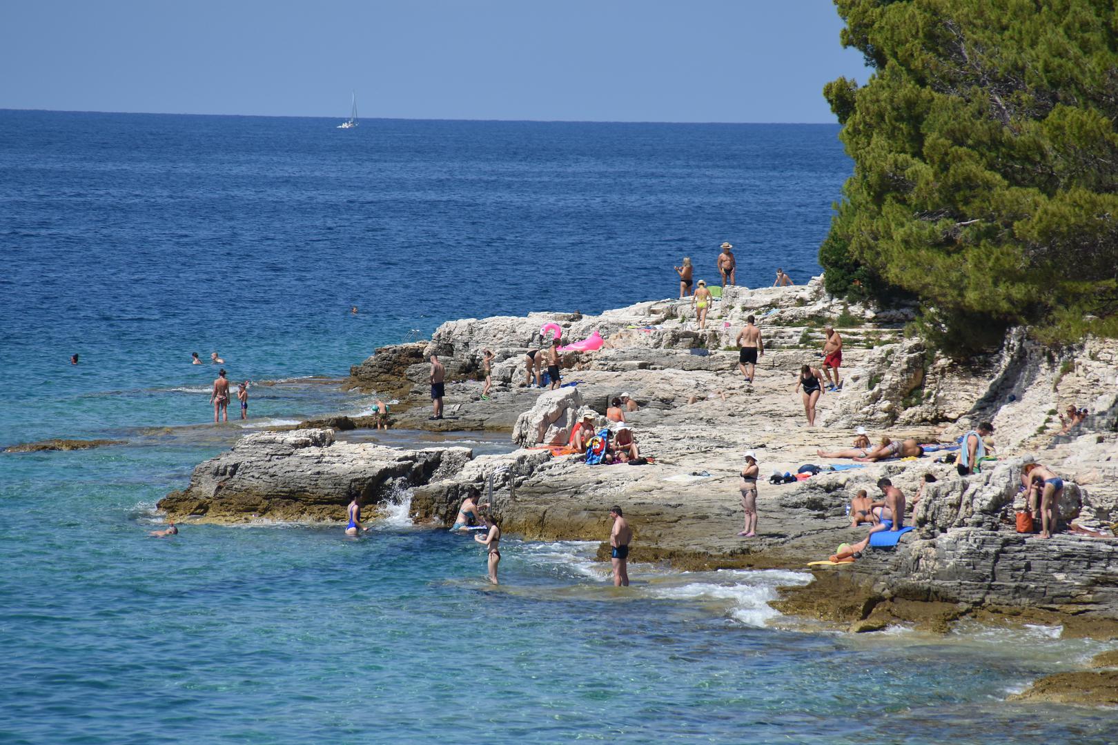 Doživljaj kakav turistu nudi ovaj grad i njegova okolica šteta je propustiti.
U Puli se i od teretne luke napravili - atrakciju. Iako, kad je riječ o cijenama, pretjeruju.