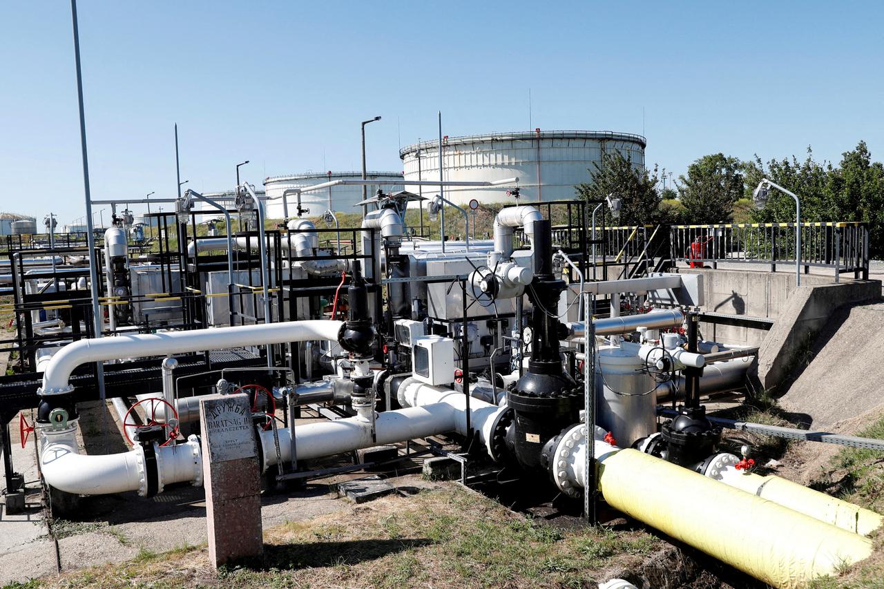 FILE PHOTO: FILE PHOTO: The Druzhba oil pipeline between Hungary and Russia is seen at the Hungarian MOL Group's Danube Refinery in Szazhalombatta
