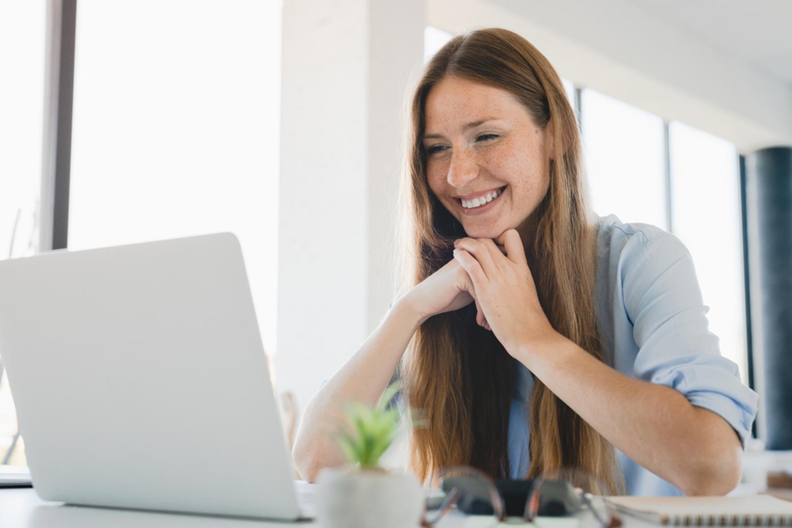 U svijetu horoskopa uvijek se nađe nekoliko znakova kojima je 'još ću samo ovo' omiljena rečenica, ponekad i u 22 sata navečer. Dok drugi bez grižnje savjesti gase laptop i odlaze na kauč, ovi radoholičari najčešće tek tada hvataju zalet. Njihova ambicija nije nužno stvar taštine, nego osjećaja sigurnosti: kad rade, imaju dojam da kontroliraju stvari. 