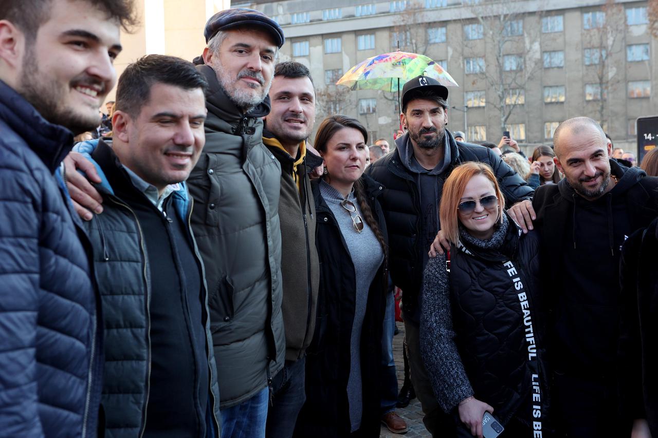 Zagreb: Političari uz prosvjednike protiv COVID potvrda na Trgu žrtava fašizma