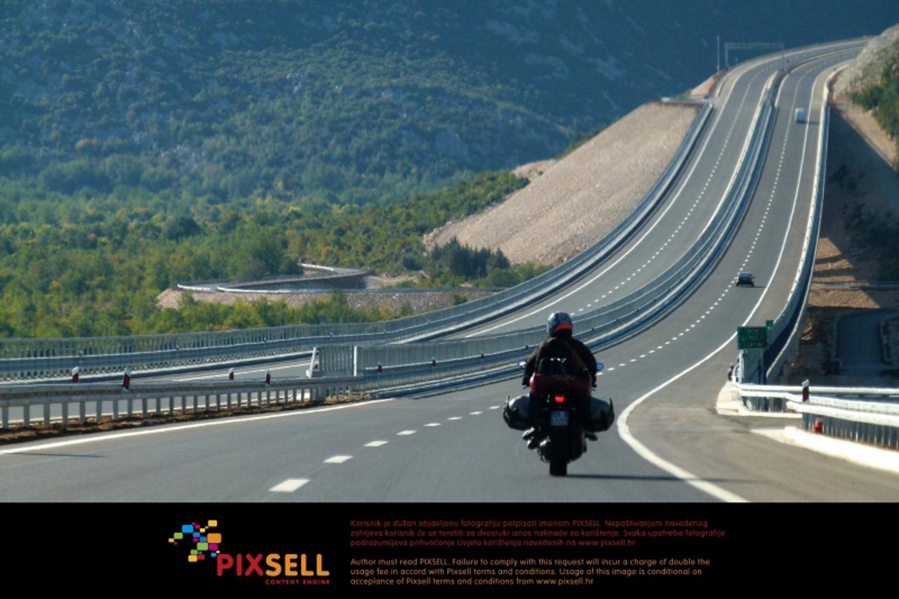 '02.10.2011., Vrgorac - Autocesta A1 nakon ulaza u Vrgorcu, u pravcu Zagreba, kod vijadukta Kokorici. Ilustracija. Photo: Ivo Cagalj/PIXSELL'