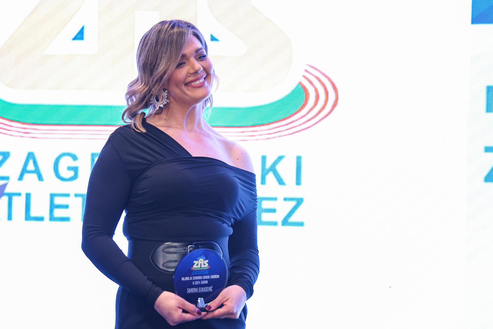 Proslavljena atletičarka plijenila je pažnju i svojim elegantnim izdanjem na događaju na kojem su nagrađeni najbolji atletičari, treneri i suci.