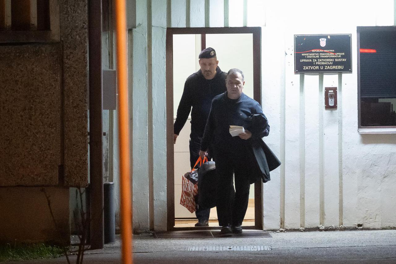 Policija i USKOK tijekom pretresa kuće Josipa Šarića, gradonačelnika Otoka
