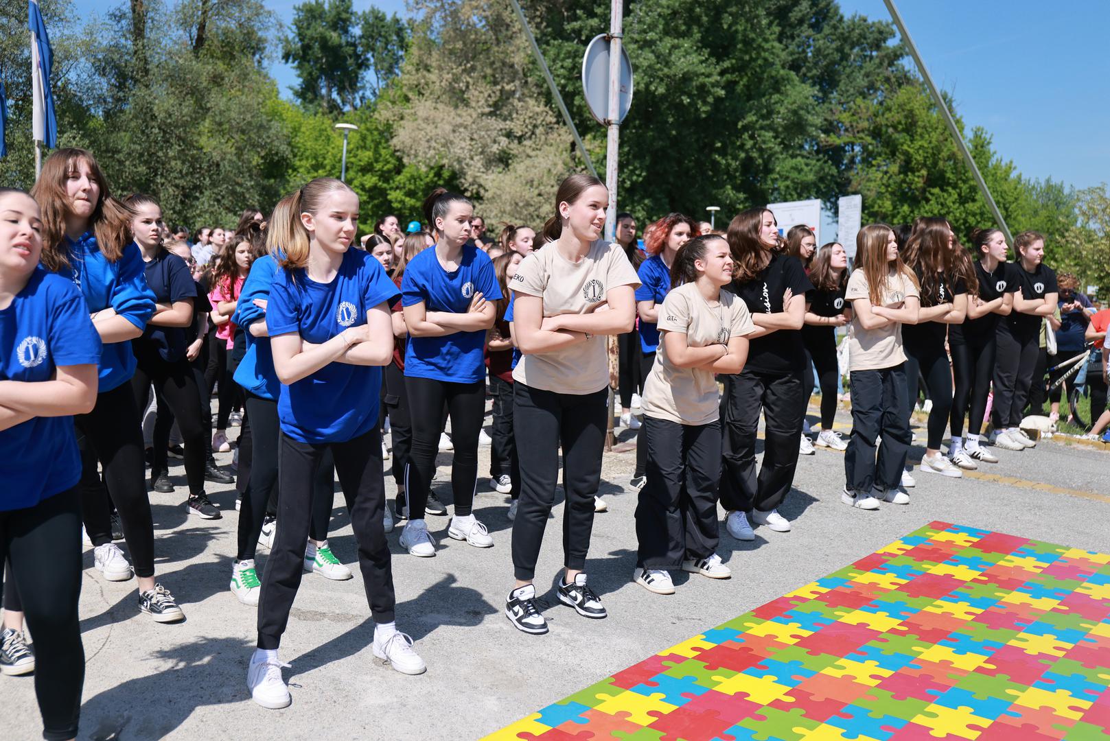 Osječani su zaplesali na Pješačkom mostu