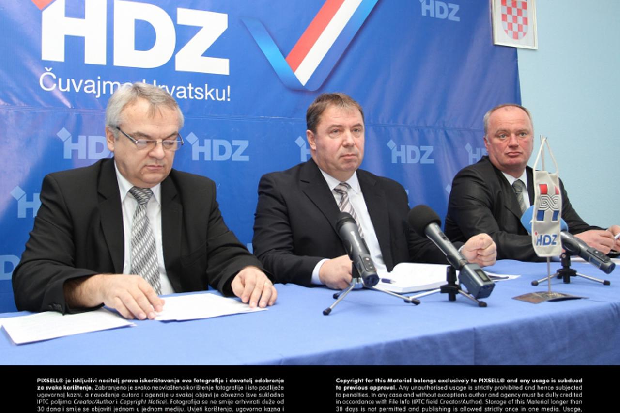 '30.01.2013., Karlovac - Zupanijski HDZ na konferenciji za medije osvrnuo se na Zakon o strateskim investicijama. O zakonu su govorili Stjepan Mrezar, Ivan Bogovic i Mladen Kobasic. Photo: Kristina St