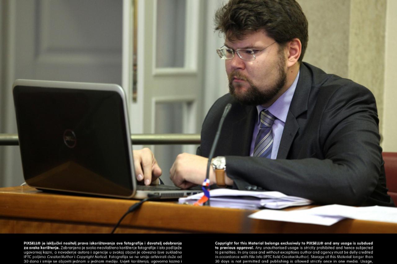 '06.06.2013., Zagreb - U Hrvatskom saboru nastavljena sjednica Odbora za prostorno uredjenje i graditeljstvo. Pedja Grbin.  Photo: Patrik Macek/PIXSELL'